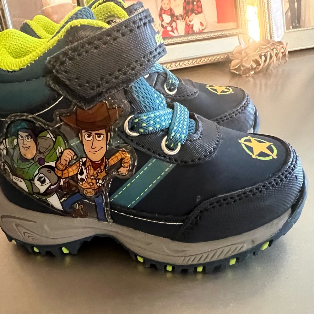 Toy Story toddler size 6 shoes never used